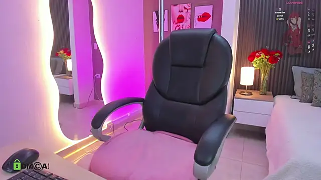 Tiphanysalvatore online show from April 2, 2026, 3:35 am