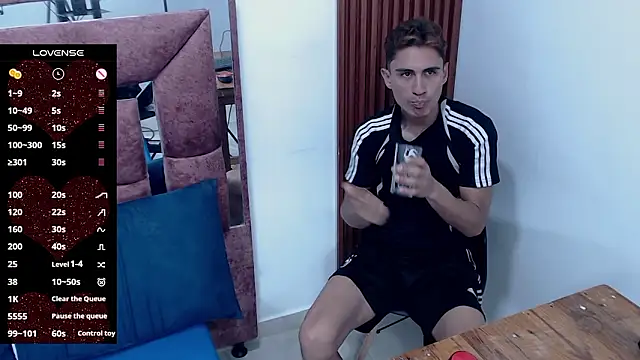 Snapshot of on32_sexlook chatting on February 20, 2026, 9:06 pm on32 sexlook online show from February 20, 2026, 9:06 pm