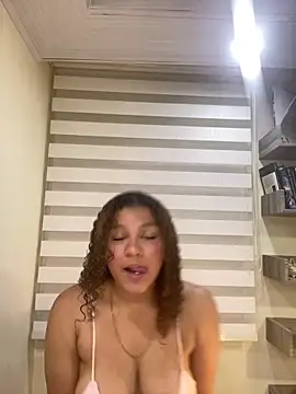 Snapshot of KendyLove_ chatting on April 25, 2026, 4:37 am KendyLove online show from April 25, 2026, 4:37 am