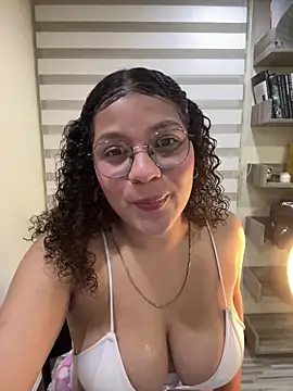 Snapshot of KendyLove_ chatting on May 13, 2026, 5:03 am KendyLove online show from May 13, 2026, 5:03 am