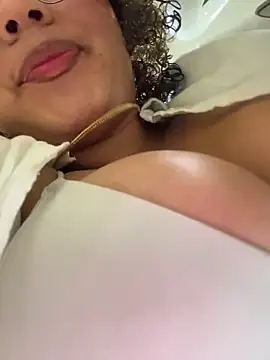 Snapshot of KendyLove_ chatting on May 23, 2026, 2:21 am KendyLove online show from May 23, 2026, 2:21 am