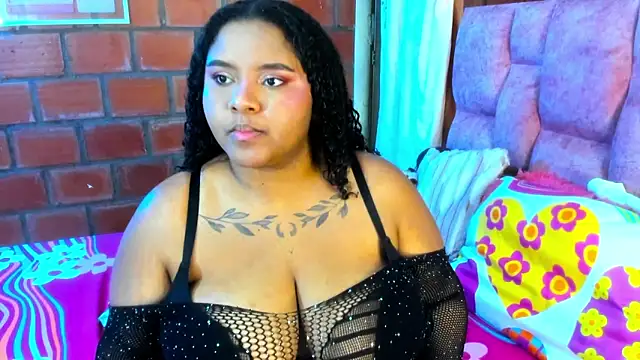 Snapshot of Valentina_belmont chatting on May 22, 2026, 2:20 am Valentina belmont online show from May 22, 2026, 2:20 am
