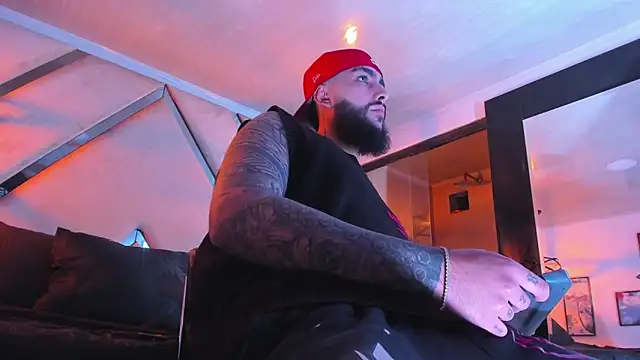 SantiagoHincapiie online show from February 26, 2026, 4:12 am