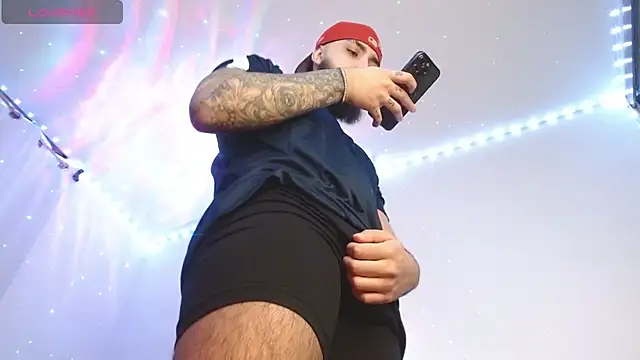 SantiagoHincapiie online show from April 1, 2026, 6:59 am