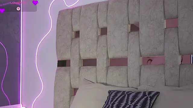 Fernanda thail  online show from March 24, 2026, 7:25 pm