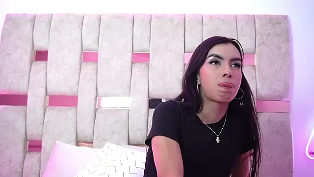 Fernanda thail  online show from March 17, 2026, 3:53 am