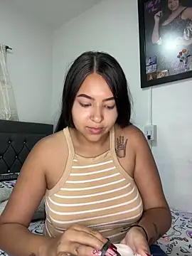 esmeralda diaz  online show from February 21, 2026, 6:26 am