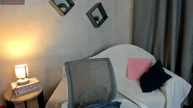 Snapshot of asti_bubbles chatting on April 8, 2026, 1:29 am asti bubbles online show from April 8, 2026, 1:29 am