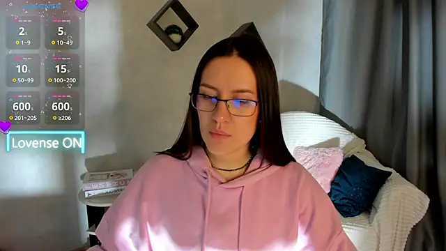 Snapshot of asti_bubbles chatting on April 17, 2026, 1:30 am asti bubbles online show from April 17, 2026, 1:30 am