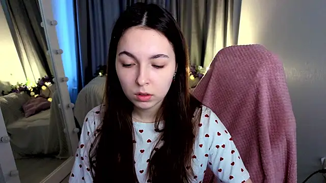 BellaThery online show from April 5, 2026, 5:14 am