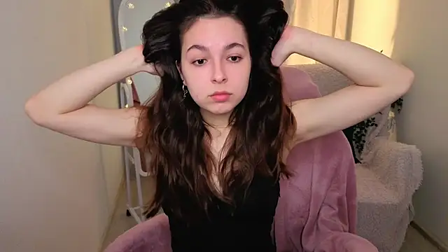 BellaThery online show from May 22, 2026, 5:27 am