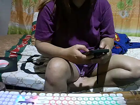 Snapshot of Radiant_smile chatting on May 3, 2026, 9:29 pm Radiant smile online show from May 3, 2026, 9:29 pm