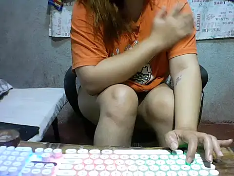 Snapshot of Radiant_smile chatting on June 5, 2026, 7:41 pm Radiant smile online show from June 5, 2026, 7:41 pm