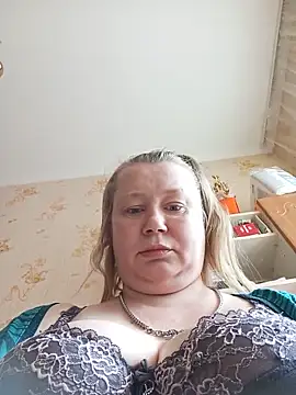 Snapshot of KiraStanton chatting on May 19, 2026, 12:34 pm KiraStanton online show from May 19, 2026, 12:34 pm
