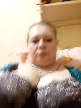 Snapshot of KiraStanton chatting on April 19, 2026, 6:43 pm KiraStanton online show from April 19, 2026, 6:43 pm