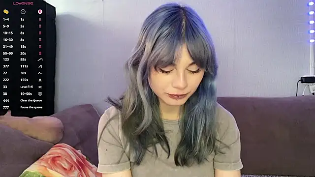 Snapshot of Emmibrilson chatting on April 8, 2026, 12:28 pm Emmibrilson online show from April 8, 2026, 12:28 pm