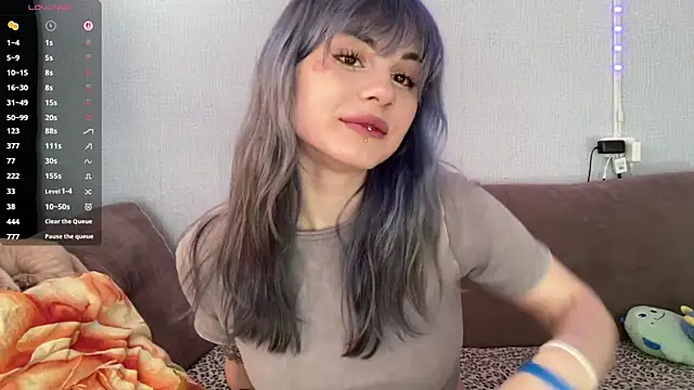 Snapshot of Emmibrilson chatting on April 7, 2026, 11:45 am Emmibrilson online show from April 7, 2026, 11:45 am