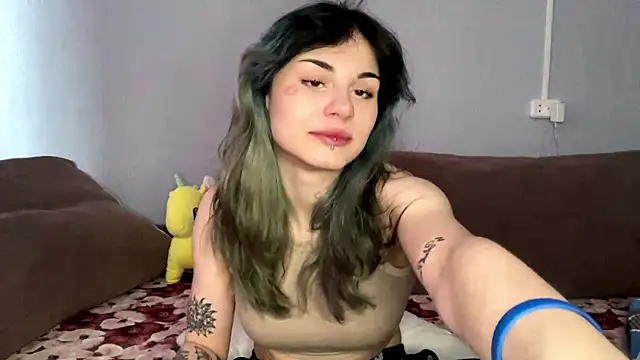 Snapshot of Emmibrilson chatting on March 2, 2026, 10:33 am Emmibrilson online show from March 2, 2026, 10:33 am