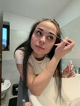 Olivia Noor online show from April 28, 2026, 5:17 pm