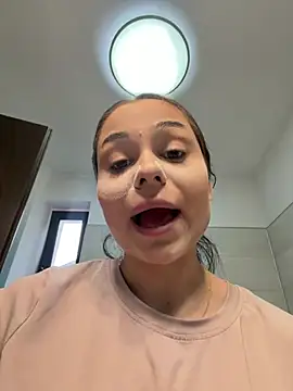 Snapshot of Olivia_Noor chatting on June 12, 2026, 3:21 pm Olivia Noor online show from June 12, 2026, 3:21 pm