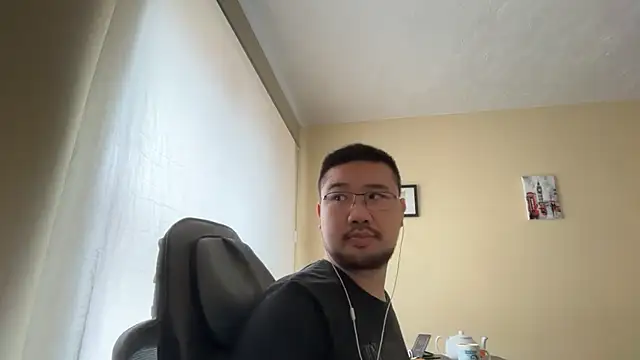 jasonryu2025 online show from April 2, 2026, 10:44 am