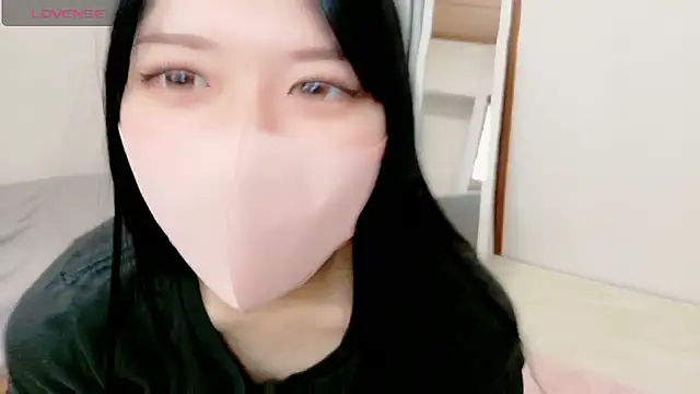 natsuka-chan online show from May 3, 2026, 5:45 am