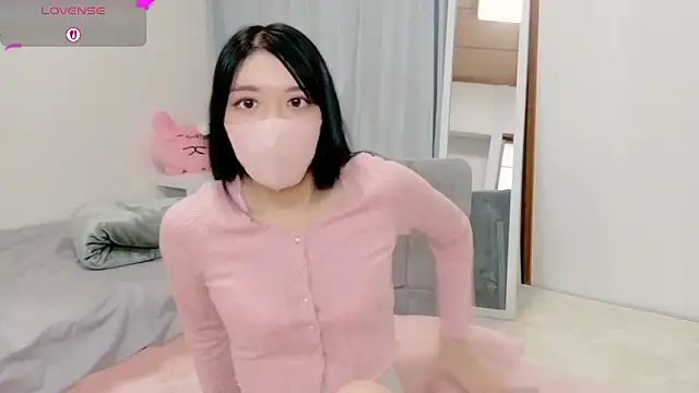 natsuka-chan online show from May 6, 2026, 5:33 am
