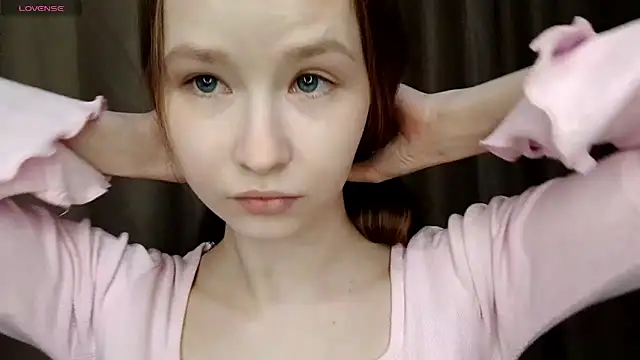 Snapshot of LeslieShay chatting on March 31, 2026, 6:32 pm LeslieShay online show from March 31, 2026, 6:32 pm