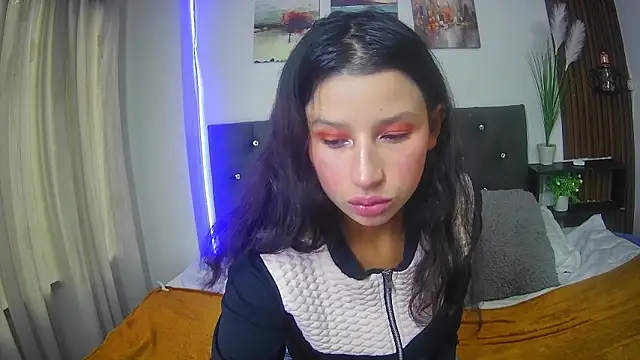 milk chloe  online show from April 9, 2026, 1:39 pm