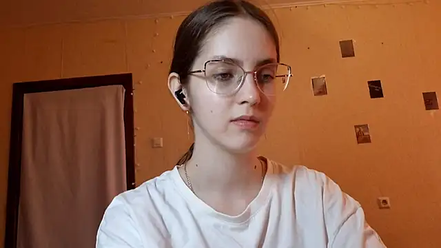 Katelemon online show from May 18, 2026, 10:31 am