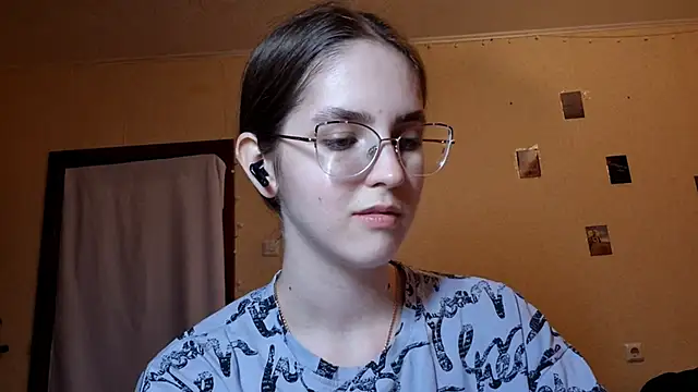 Katelemon online show from May 22, 2026, 2:37 pm