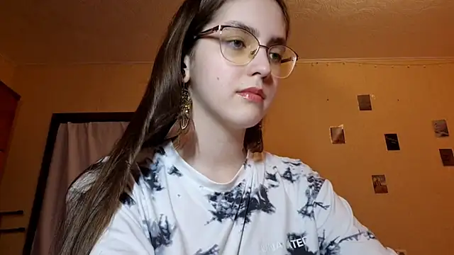 Snapshot of Katelemon chatting on March 4, 2026, 12:13 pm Katelemon online show from March 4, 2026, 12:13 pm