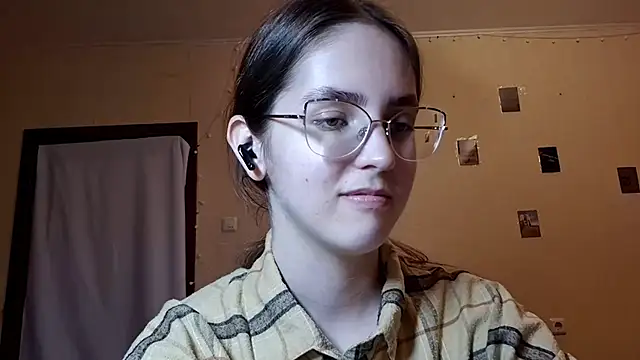Katelemon online show from May 11, 2026, 4:04 pm
