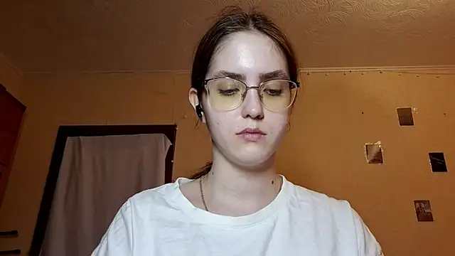 Snapshot of Katelemon chatting on April 1, 2026, 2:36 pm Katelemon online show from April 1, 2026, 2:36 pm