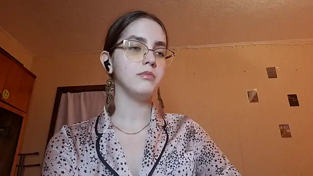 Snapshot of Katelemon chatting on March 13, 2026, 12:43 pm Katelemon online show from March 13, 2026, 12:43 pm