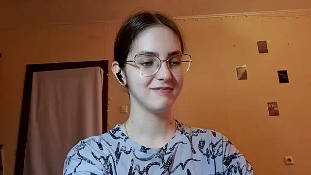 Katelemon online show from May 10, 2026, 12:20 pm
