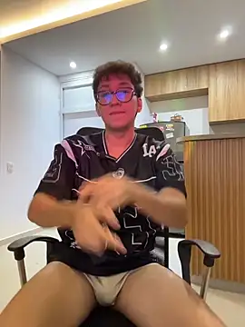 Snapshot of Apolo_137 chatting on April 14, 2026, 2:27 am Apolo 137 online show from April 14, 2026, 2:27 am