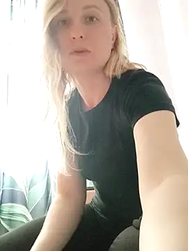 Snapshot of Lanavi_Smile chatting on June 3, 2026, 6:25 am Lanavi Smile online show from June 3, 2026, 6:25 am