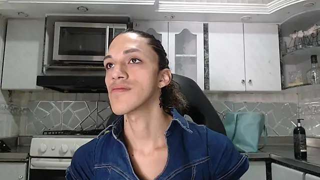 Snapshot of CrisOzzz chatting on May 17, 2026, 5:46 pm CrisOzzz online show from May 17, 2026, 5:46 pm