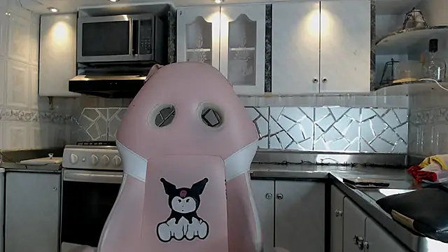 Snapshot of CrisOzzz chatting on March 4, 2026, 9:22 pm CrisOzzz online show from March 4, 2026, 9:22 pm