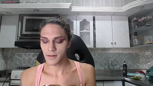 Snapshot of CrisOzzz chatting on May 8, 2026, 5:39 pm CrisOzzz online show from May 8, 2026, 5:39 pm