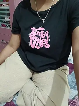 Snapshot of Queenlipx chatting on March 10, 2026, 4:22 pm Queenlipx online show from March 10, 2026, 4:22 pm