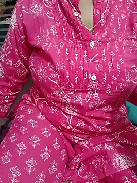 Snapshot of Queenlipx chatting on March 7, 2026, 3:39 pm Queenlipx online show from March 7, 2026, 3:39 pm