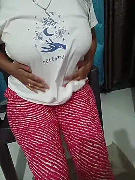 Snapshot of Queenlipx chatting on March 11, 2026, 4:34 pm Queenlipx online show from March 11, 2026, 4:34 pm