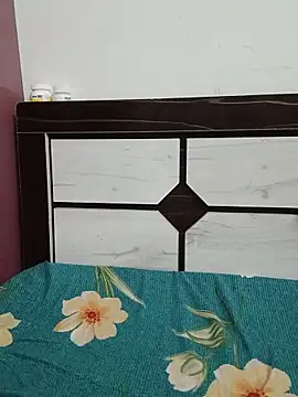 Snapshot of Queenlipx chatting on March 28, 2026, 5:03 pm Queenlipx online show from March 28, 2026, 5:03 pm