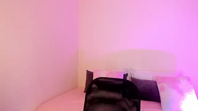 MIAA ROBERTSS online show from March 17, 2026, 6:05 am