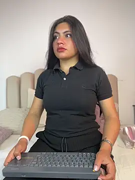 Snapshot of celeste_z chatting on May 8, 2026, 2:43 pm celeste z online show from May 8, 2026, 2:43 pm