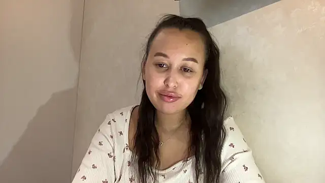 Dana 005 online show from May 11, 2026, 7:33 pm