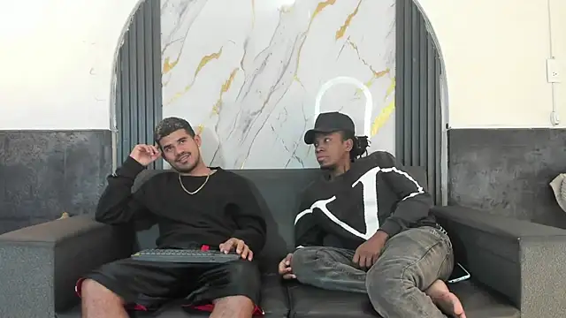 Snapshot of Latins_on_fire chatting on April 10, 2026, 11:39 am Latins on fire online show from April 10, 2026, 11:39 am