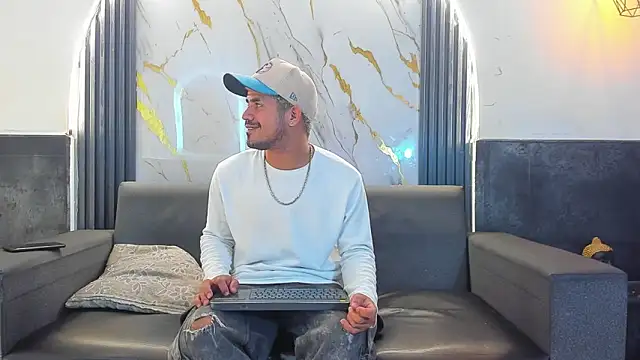 Snapshot of Latins_on_fire chatting on March 15, 2026, 12:34 pm Latins on fire online show from March 15, 2026, 12:34 pm